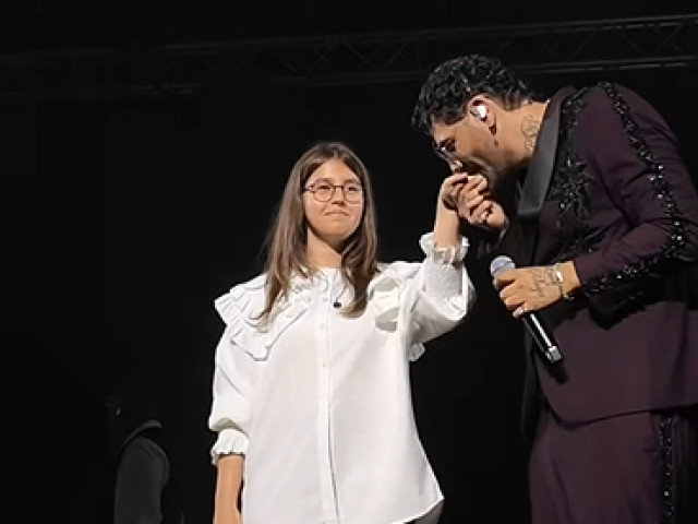 Connect-R și fiica lui de 12 ani, prima dată împreună pe scenă. Solistul nu și-a ascuns emoția și mândria: "Fata mea!"