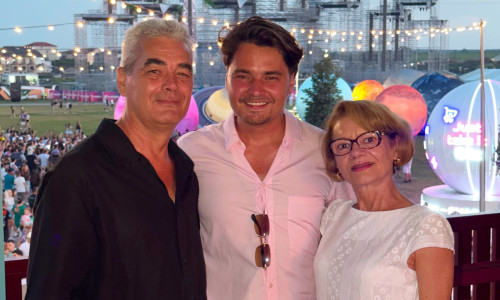 Selly și părinții lui/ Foto: Instagram