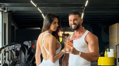 Dorian Popa a pozat romantic cu soția pe plajă, fanii au observat altceva: "Ai 6 degete?"; "E reptilian"