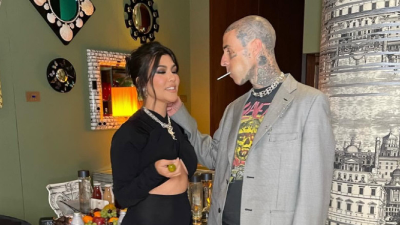Kourtney Kardashian si travis barker (1)