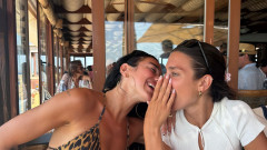 Vacanța ei de vară pare fără sfârșit. Dua Lipa, spectaculoasă în costum de baie cu imprimeu leopard. Distracție pe iaht în Ibiza