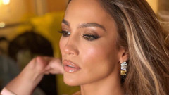 J.Lo le "dă peste nas" celor care o critică pentru ținutele ei: "De ce e mereu dezbrăcată? Nu se îmbracă toată lumea așa?"