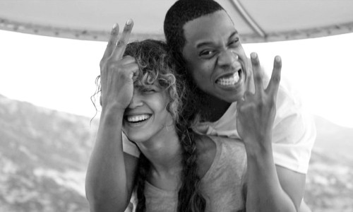 singer-couldnt-contain-her-laughter-when-snapped-sweet-1.jpg