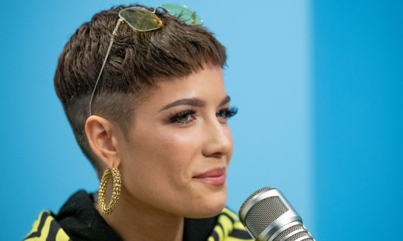 Halsey S A Saturat Ca Lumea Sa Puna Accentul Pe Viata Ei Amoroasa