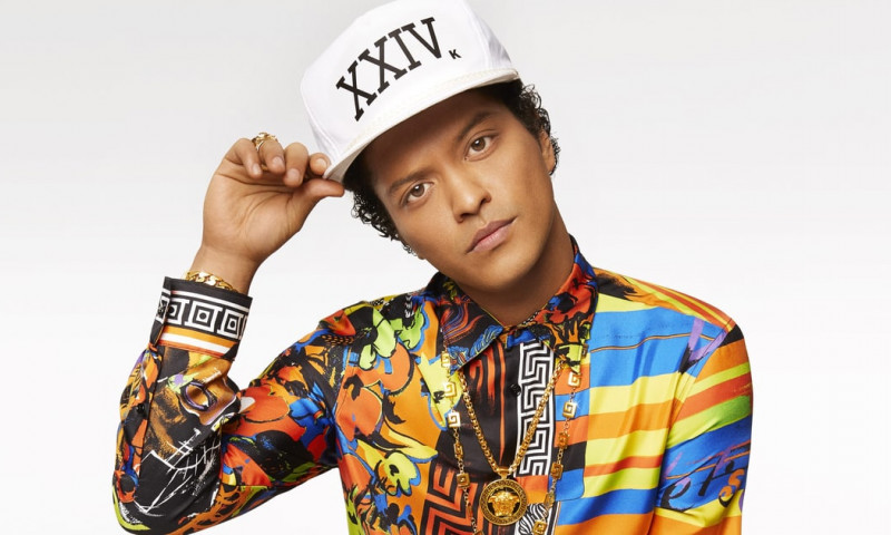 1500882963_Bruno-Mars-Landing.jpg