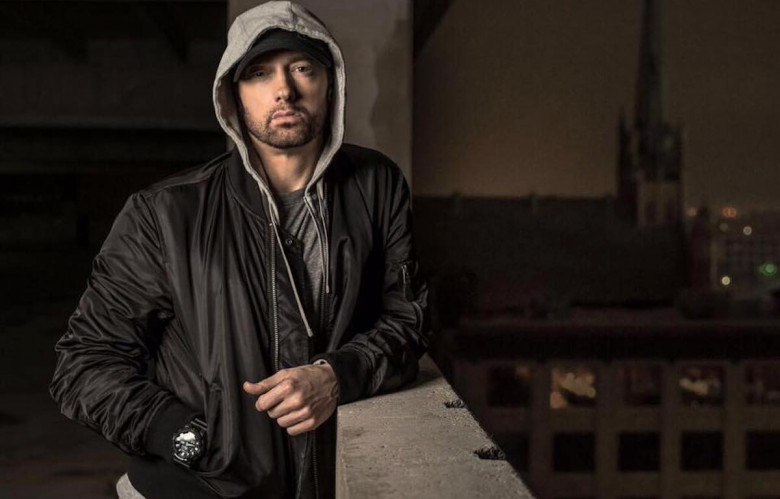 Ascolta-Kamikaze-il-nuovo-album-a-sorpresa-di-Eminem-Collater.al_.jpg