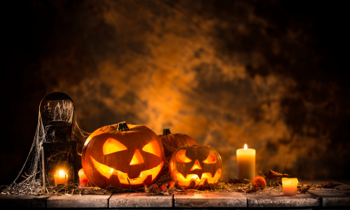 Halloween pumpkins on wooden planks