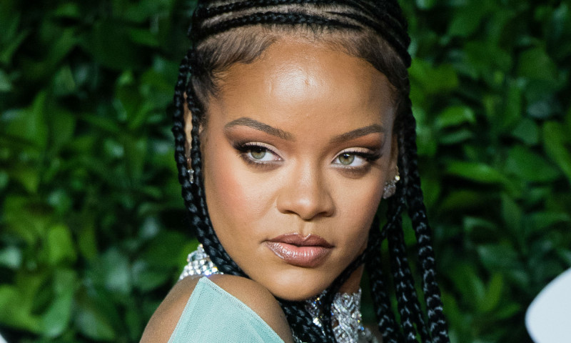 Rihanna a chemat politia dupa ce un barbat a incercat sa-i patrunda in domiciliu sa o ceara de sotie