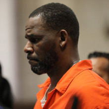 R. Kelly, spitalizat de urgență  după ce a suferit o supradoză în închisoare.Avocații artistului cer arest la domiciliu