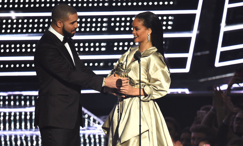 Drake le-a dat unfollow lui Rihanna si lui A$AP Rocky