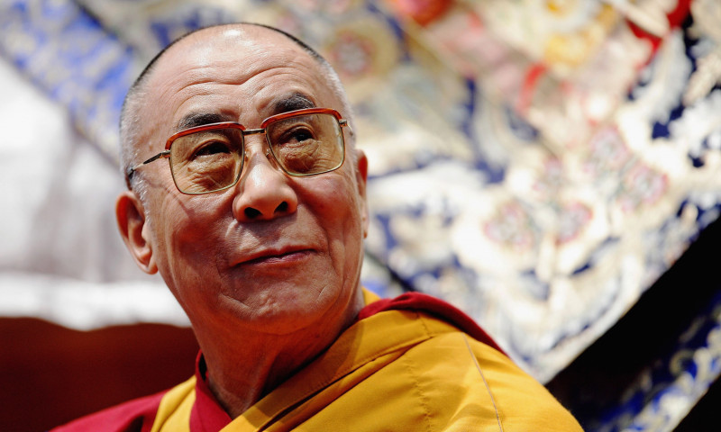Dalai Lama isi cere scuze dupa ce i-a spus unui baietel sa ii 