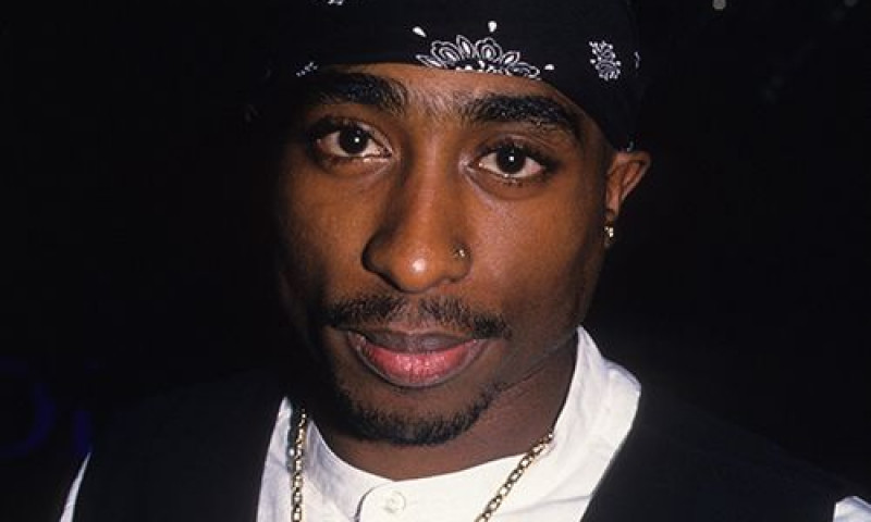 Tupac Shakur a primit o stea pe Hollywood Walk of Fame