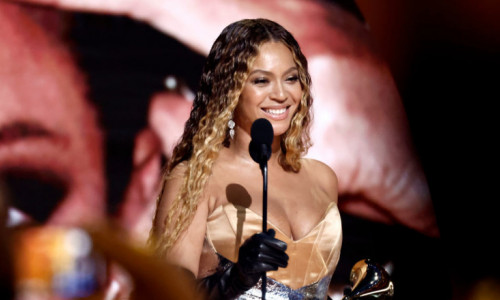 Beyonce-la-inaugurarea-premiilor-Grammy