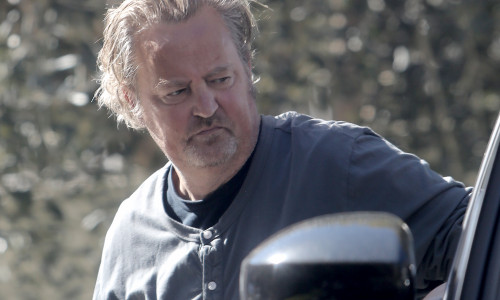 Matthew Perry focuses on home improvement as he oversees the delivery of a custom-made bed and other fancy household furniture at his new Los Angeles hideaway.