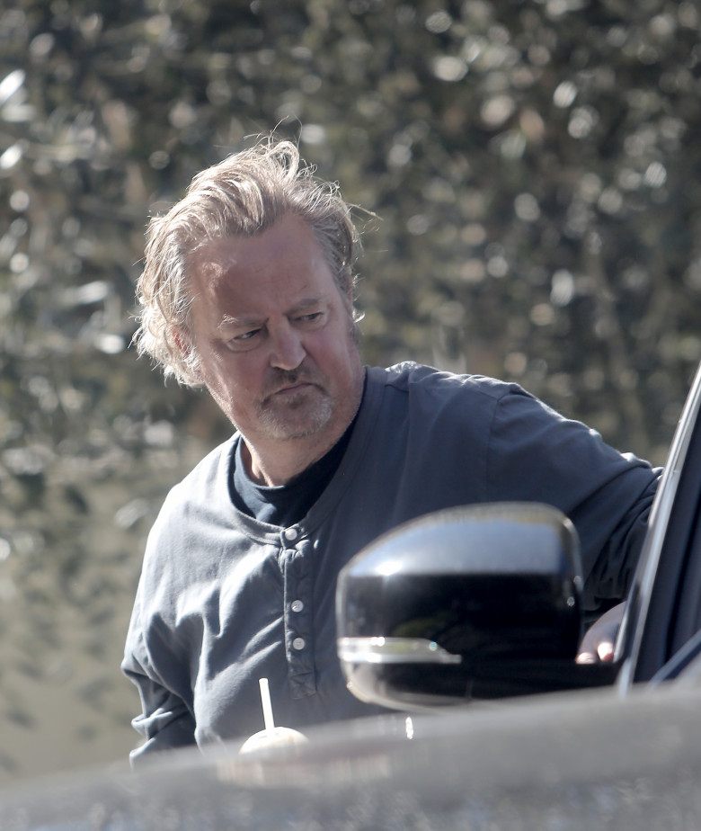 Matthew Perry focuses on home improvement as he oversees the delivery of a custom-made bed and other fancy household furniture at his new Los Angeles hideaway.