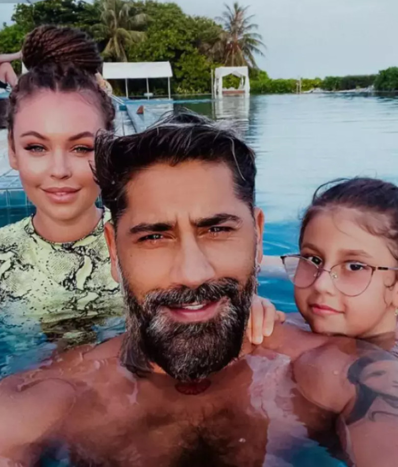 Connect-r-misha-maya