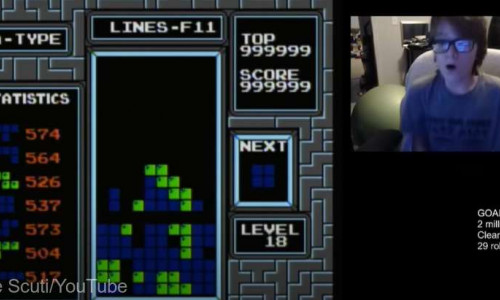 blue scuti poza de pe youtube cand castiga jocul tetris