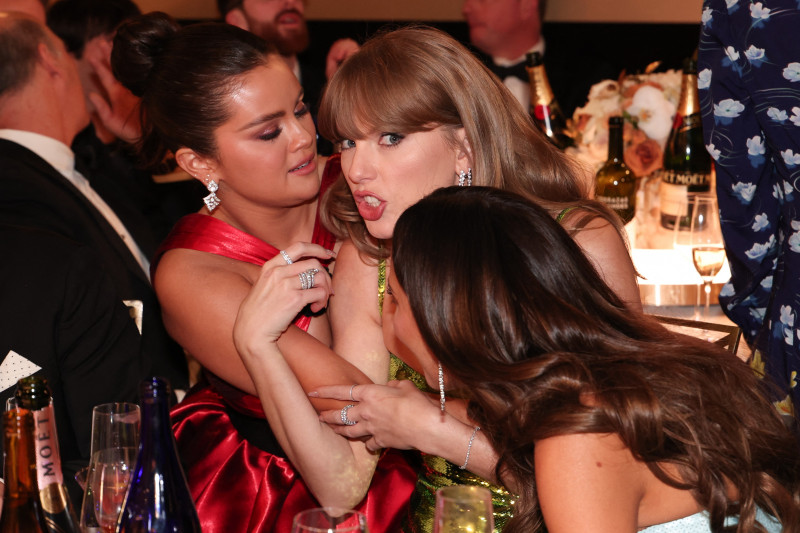 Selena Gomez si Taylor Swift la premiile Globurile de Aur