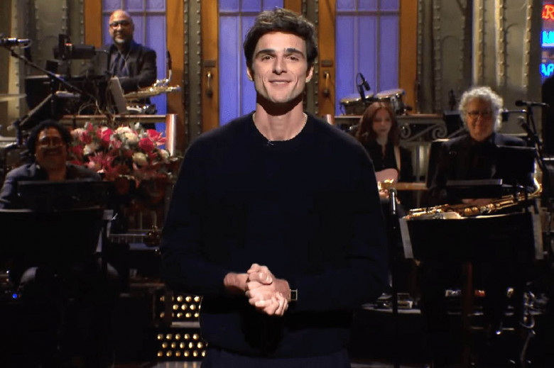 Jacob Elordi Talks Raunchy Saltburn Grave Scene During Saturday Night Live Hosting Debut