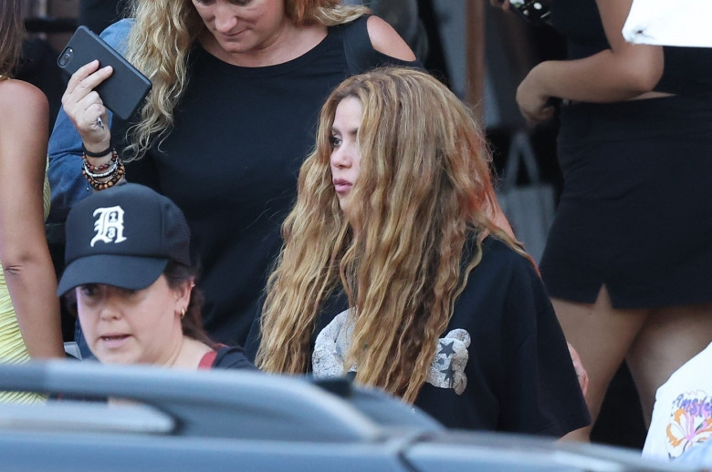 *EXCLUSIVE* Shakira arrives for a photo shoot at the Versace House in Miami Beach