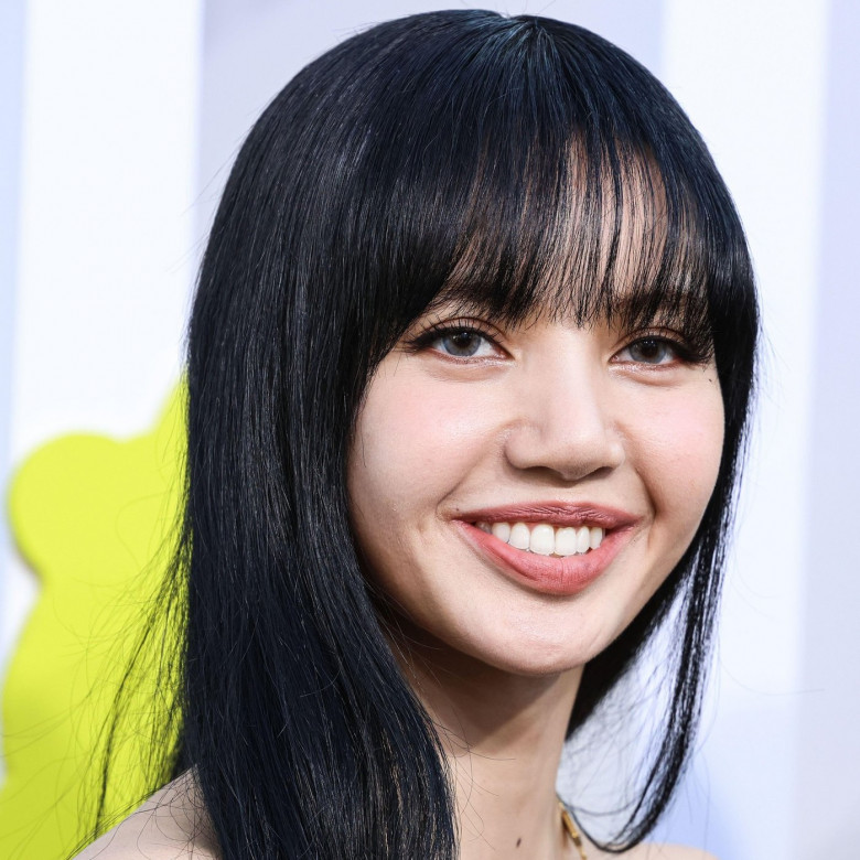 NEWARK, NEW JERSEY, USA - AUGUST 28: Lisa (Lalisa Manobal) of BLACKPINK arrives at the 2022 MTV Video Music Awards held at the Prudential Center on August 28, 2022 in Newark, New Jersey, USA. (Photo by Xavier Collin/Image Press Agency)