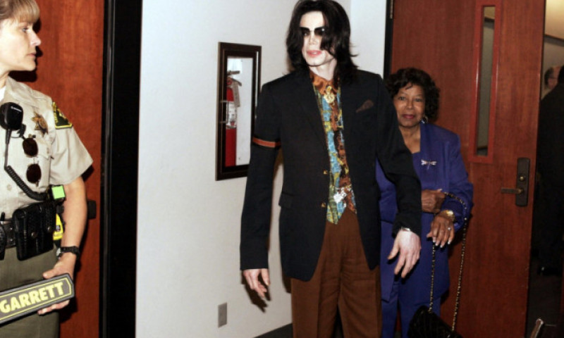 Fiul lui Michael Jackson se lupta in instanta cu bunica sa, Katherine Jackson
