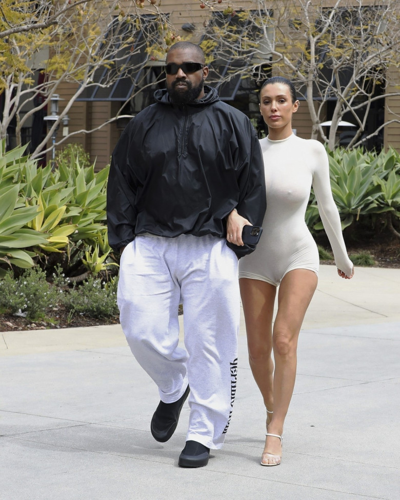 *PREMIUM-EXCLUSIVE* Kanye West and Bianca Censori BARE IT ALL out to eat at The Cheesecake Factory in LA