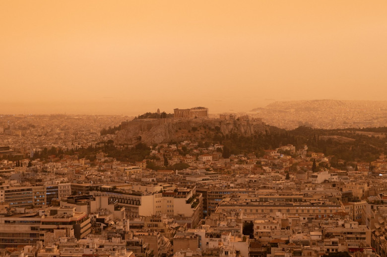 Sahara dust blankets over Athens