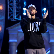 Eminem incheie un capitol din viata sa. Noul album al artistului, “The Death of Slim Shady (Coup de Grâce), va fi lansat in aceasta vara