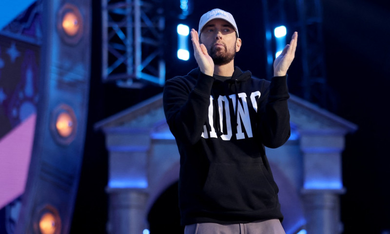 Eminem incheie un capitol din viata sa. Noul album al artistului, “The Death of Slim Shady (Coup de Grâce), va fi lansat in aceasta vara