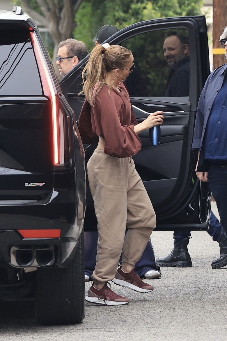 *EXCLUSIVE* Jennifer Lopez beams while arriving at the dance studio with her crew