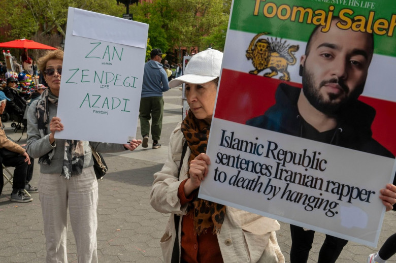 New York, United States. 27th Apr, 2024. NEW YORK, NEW YORK - APRIL 27: A protester holds a sign calling to free Toomaj Salehi during a protest in solidarity with the Iranian rapper Toomaj Salehi who was sentenced to death by courts in Iran for supporting