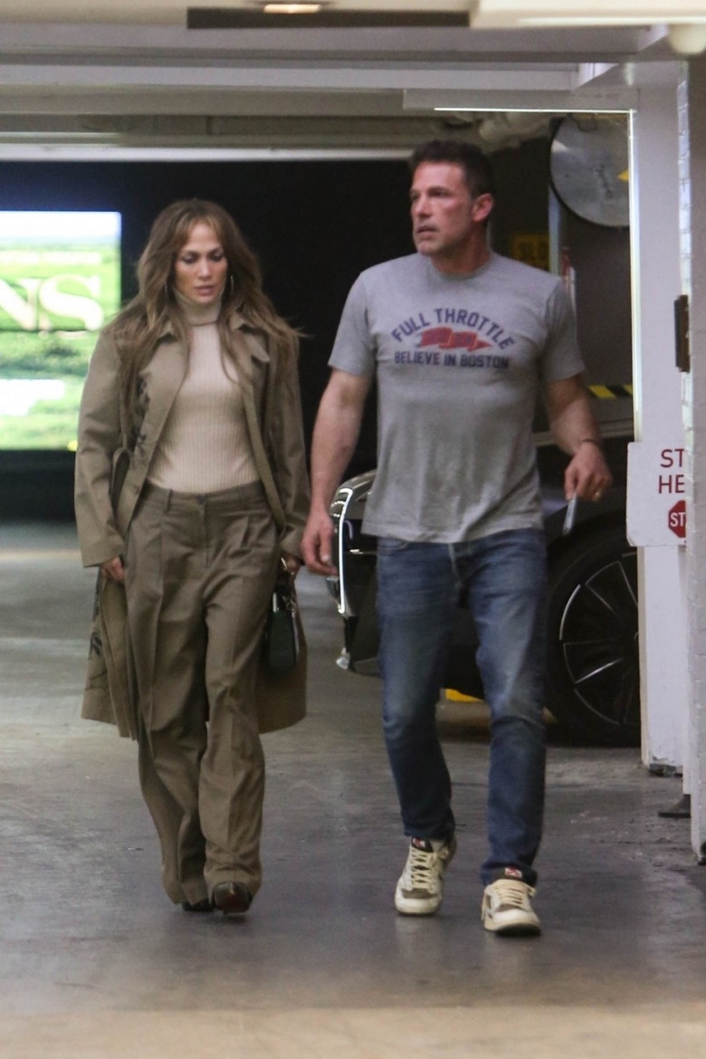 Amid recent divorce rumors, Ben Affleck and Jennifer Lopez arrive for dinner at BOA Steakhouse in LA!