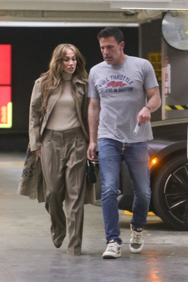 Amid recent divorce rumors, Ben Affleck and Jennifer Lopez arrive for dinner at BOA Steakhouse in LA!