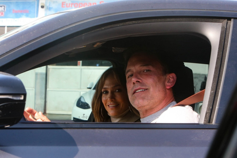 Despite recent divorce rumors, Ben Affleck and Jennifer Lopez are all smiles in Ben's ride!