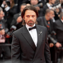 (VIDEO) Cannes 2024. Sebastian Stan a fost aplaudat in picioare timp de opt minute pentru prestatia din filmul “The Apprentice”. Actorul interpreteaza rolul lui Donald Trump