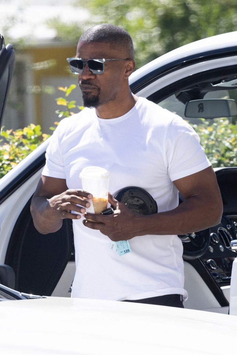 *EXCLUSIVE* Jamie Foxx stops for some Starbucks Coffee before a business meeting in Los Angeles