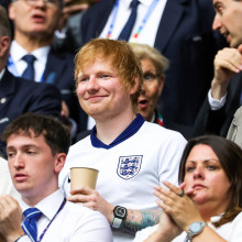 Ed Sheeran le-a cantat jucatorilor englezi dupa victoria cu Slovacia
