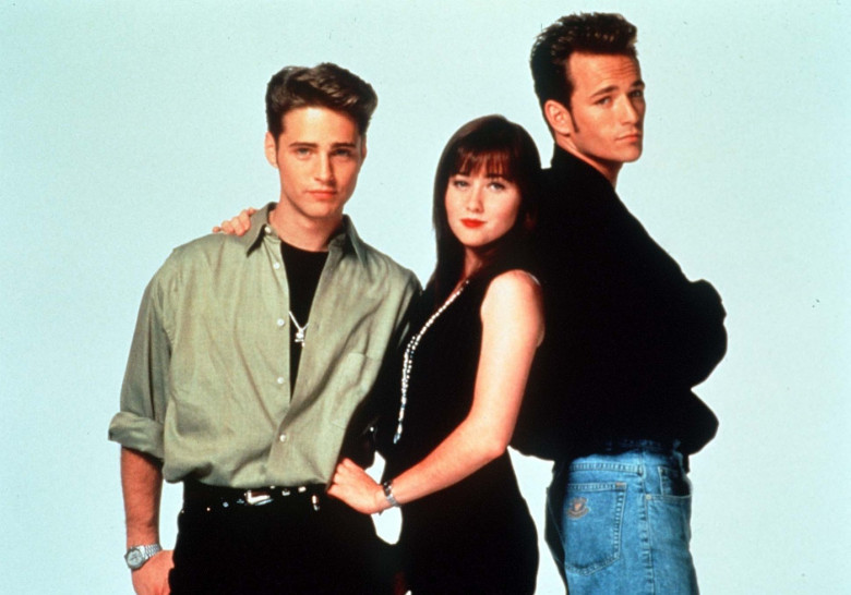 THIS IMAGE IS FOR EDITORIAL USE ONLY IN THE PROMOTION OR REVIEW OF THE FILM"BEVERLY HILLS 90210"Worldvision EnterprisesLeft to Right: Jason Priestley; Shannen Doherty and Luke PerryPhoto Issued by Bandphoto AgencyB34 309551   June 1992