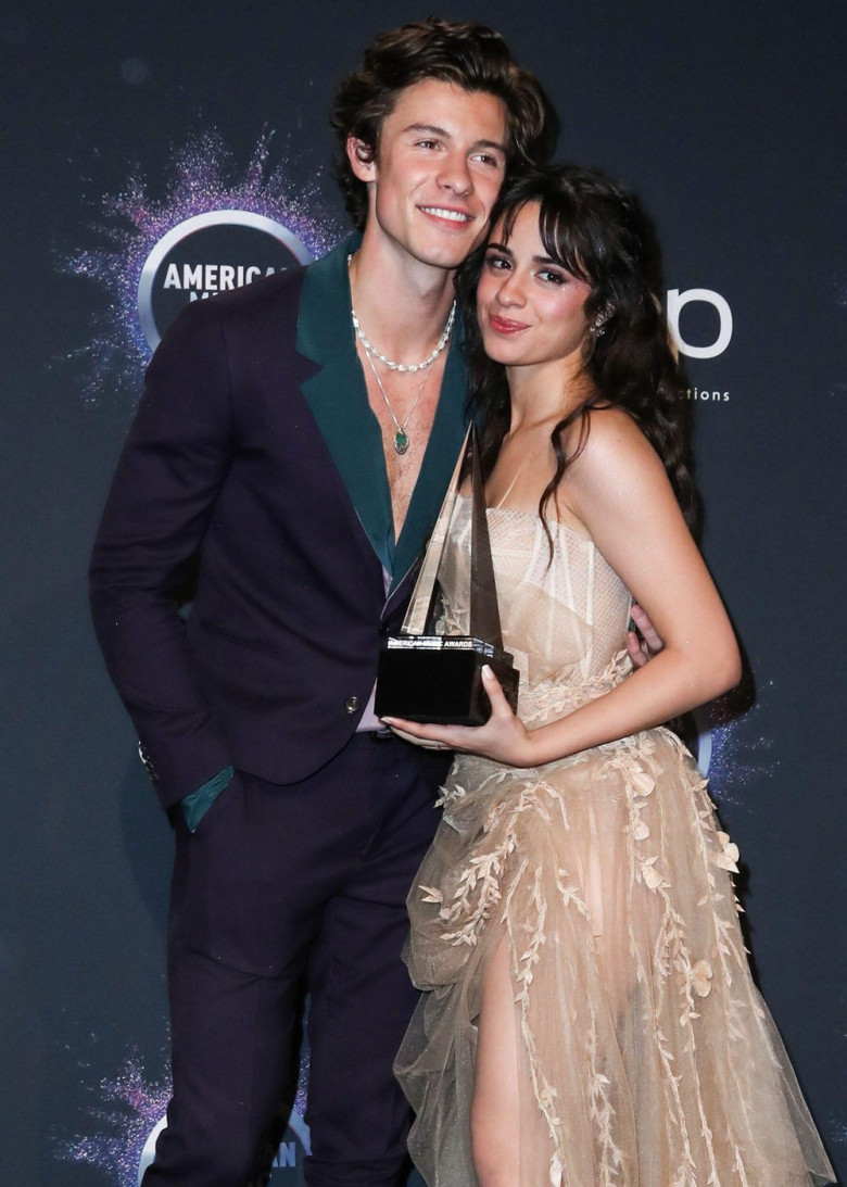 Los Angeles, United States. 17th Nov, 2021. (FILE) Camila Cabello and Shawn Mendes Split After 2 Years of Dating. LOS ANGELES, CALIFORNIA, USA - NOVEMBER 24: Singer Shawn Mendes and girlfriend/singer Camila Cabello wearing an Oscar de la Renta dress, Jimm