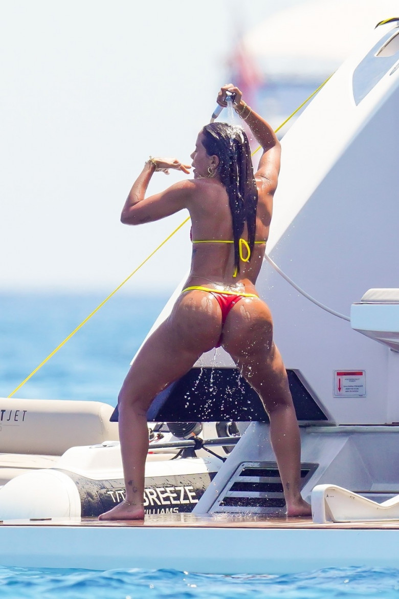 *PREMIUM-EXCLUSIVE* *MUST CALL FOR PRICING* The "Queen of Brazilian Pop", Anitta showcases her sensational physique during a sweltering hot day on her holidays in St Tropez.*PICTURES TAKEN ON 16/07/2024*