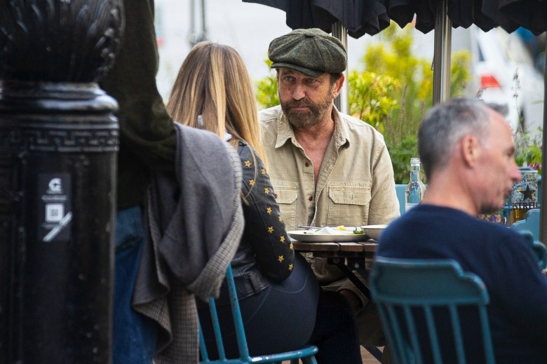 *PREMIUM-EXCLUSIVE* MUST CALL FOR PRICING BEFORE USAGE  - WEB EMBARGO UNTIL 13.45PM UK TIME (8.45 am ET/5.45 am PST) ON 4th JULY 2024 - Scottish actor Gerard Butler, 54, spotted cosying up to stunning Sports Illustrated model, 29-year-old Penny Lane in L