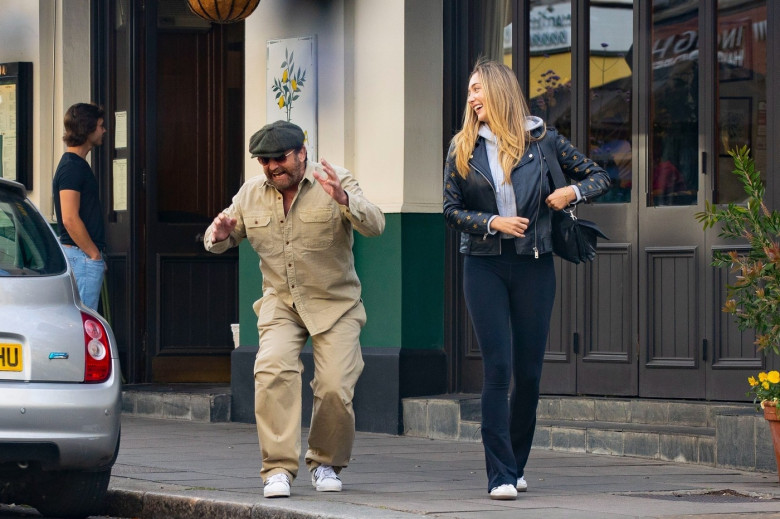 *PREMIUM-EXCLUSIVE* MUST CALL FOR PRICING BEFORE USAGE  - WEB EMBARGO UNTIL 13.45PM UK TIME (8.45 am ET/5.45 am PST) ON 4th JULY 2024 - Scottish actor Gerard Butler, 54, spotted cosying up to stunning Sports Illustrated model, 29-year-old Penny Lane in L