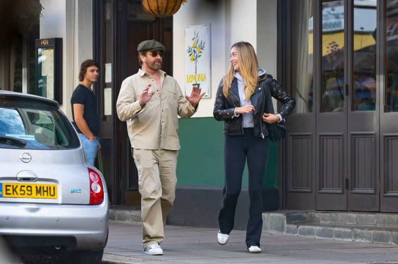 *PREMIUM-EXCLUSIVE* MUST CALL FOR PRICING BEFORE USAGE  - WEB EMBARGO UNTIL 13.45PM UK TIME (8.45 am ET/5.45 am PST) ON 4th JULY 2024 - Scottish actor Gerard Butler, 54, spotted cosying up to stunning Sports Illustrated model, 29-year-old Penny Lane in L