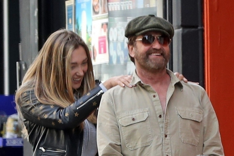 *PREMIUM-EXCLUSIVE* MUST CALL FOR PRICING BEFORE USAGE  - WEB EMBARGO UNTIL 13.45PM UK TIME (8.45 am ET/5.45 am PST) ON 4th JULY 2024 - Scottish actor Gerard Butler, 54, spotted cosying up to stunning Sports Illustrated model, 29-year-old Penny Lane in L