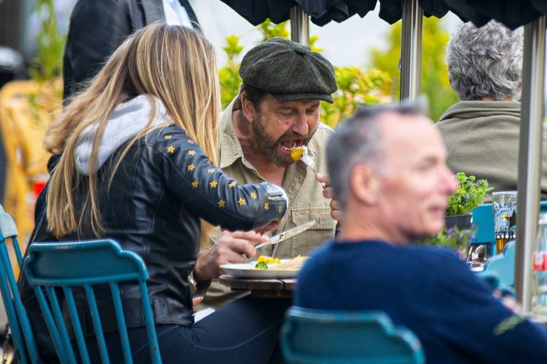 *PREMIUM-EXCLUSIVE* MUST CALL FOR PRICING BEFORE USAGE  - WEB EMBARGO UNTIL 13.45PM UK TIME (8.45 am ET/5.45 am PST) ON 4th JULY 2024 - Scottish actor Gerard Butler, 54, spotted cosying up to stunning Sports Illustrated model, 29-year-old Penny Lane in L