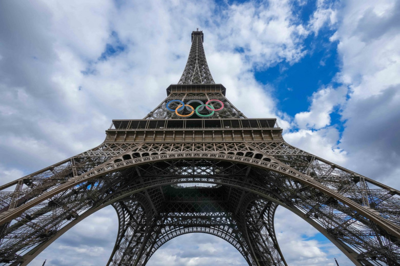 The logo of the Olympic Games on display at the Eiffel Tower