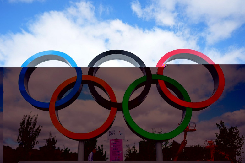 Paris, France. 22nd July, 2024. Before the Summer Olympics, Paris 2024 Olympics, view of the Olympic rings. Credit: Michael Kappeler/dpa/Alamy Live News