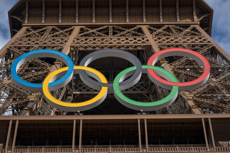 The logo of the Olympic Games on display at the Eiffel Tower