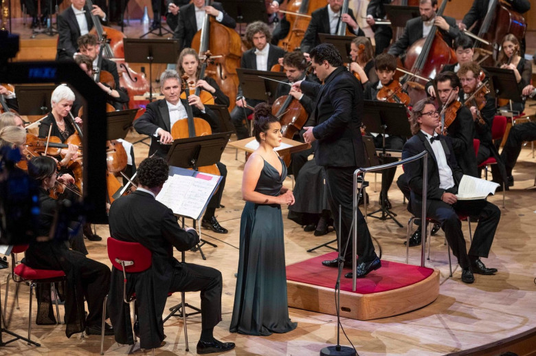 Cologne, Deutschland. 28th Oct, 2022. Cristian MACELARU, ROM, musician, chief conductor, conducts the WDR Symphony Orchestra, Sarah ARISTIDOU, singer, soprano, Markus WERBA, singer, baritone, anniversary concert on the occasion of the 75th anniversary of